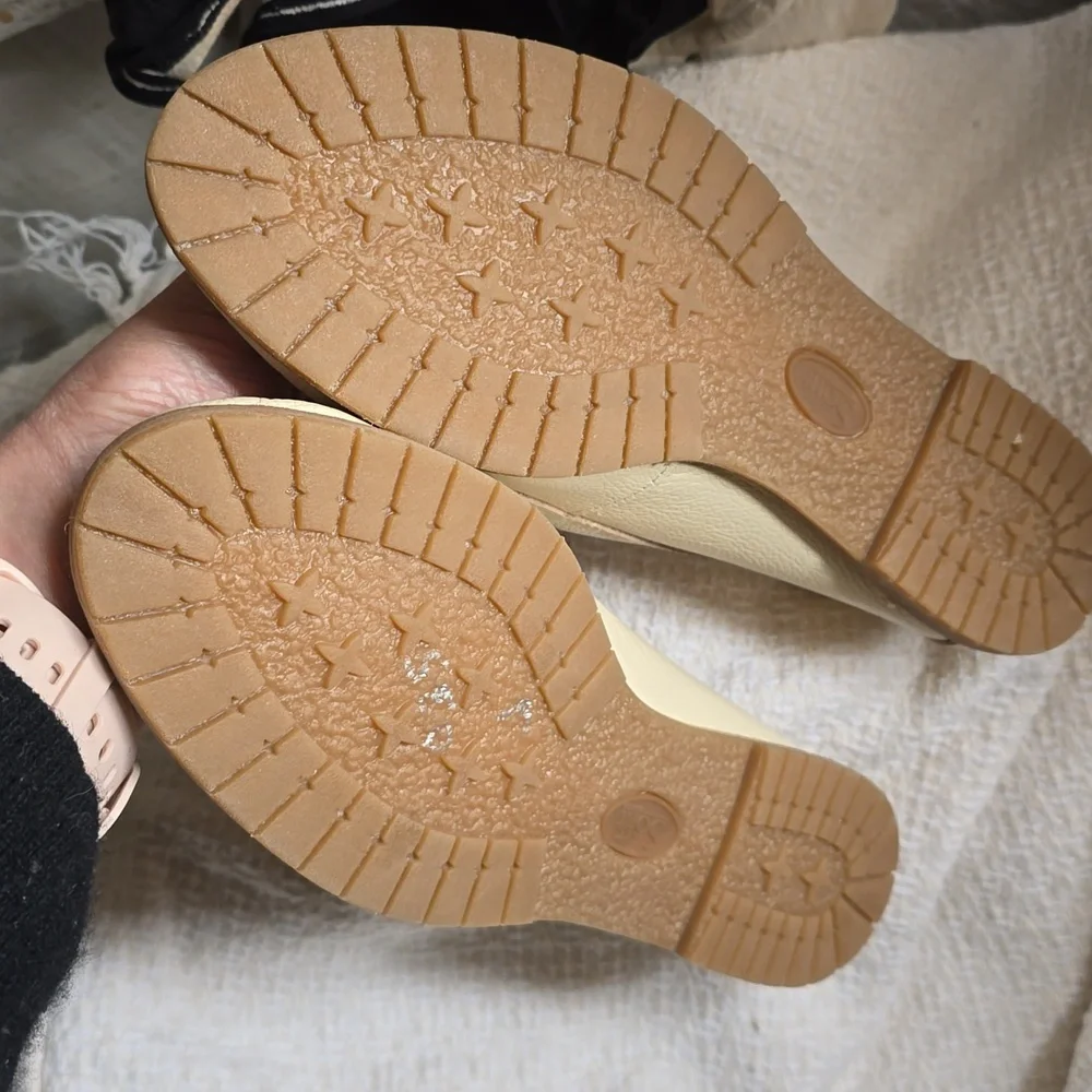 Sofft Leather Woven Slip On Flat Loafer Moccasin Creme  Size 7.5 Comfort NEW - Picture 4 of 7